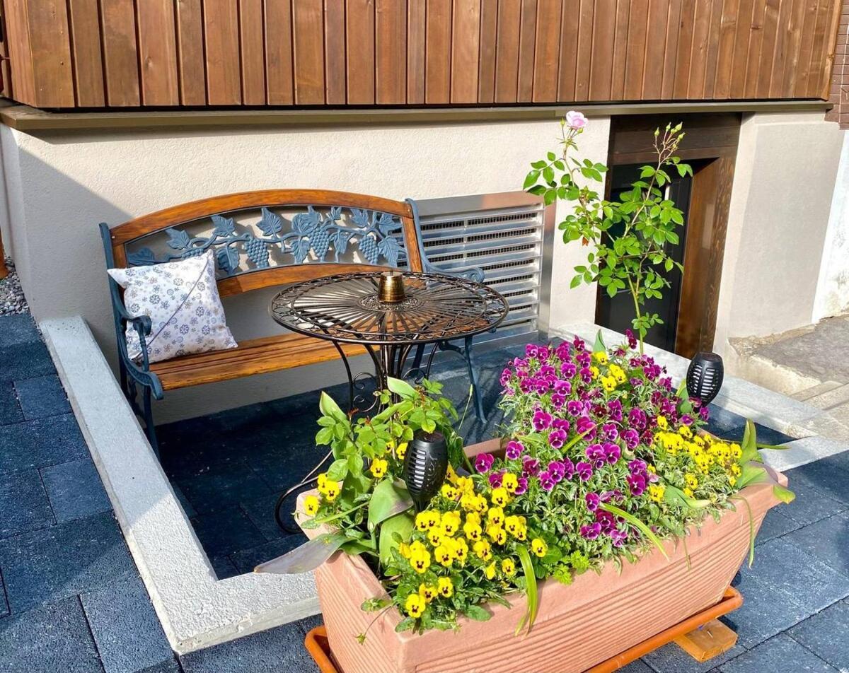 Beim Brunnen Apartamento Gsteigwiler Exterior foto